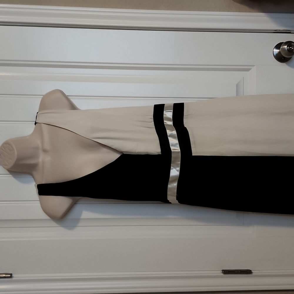 New York & Company Black & White Long V-Neck Sleeveless Gown